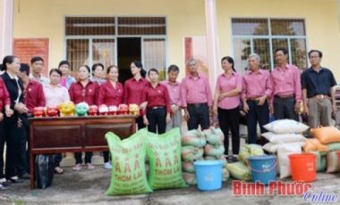 Các chi hội chữ thập đỏ phường An Lộc khui heo đất và hũ gạo tình thương năm 2016  