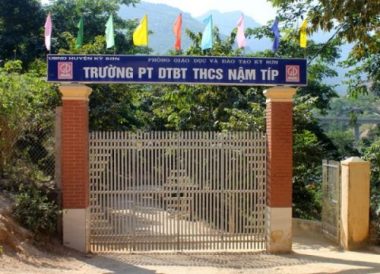 Trường PT DTBT THCS Nậm Típ là nơi học tập của 329 học sinh dân tộc thiểu số hai xã biên giới Mường Típ, Mường Ải (Kỳ Sơn, Nghệ An).