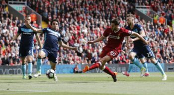 Liverpool sớm kết liễu trận đấu sau bàn thắng của Lallana. Ảnh: Reuters.