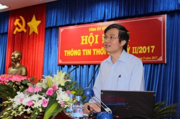 2.	PGS.TS Đoàn Minh Huấn - Ủy viên dự khuyết Trung ương Đảng, Phó Tổng biên tập phụ trách Tạp chí Cộng sản báo cáo chuyên đề tới cán bộ chủ chốt tỉnh