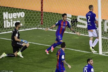 
Neymar và Alcacer khép lại chiến thắng cho Barcelona ở cuối hiệp 1
