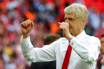 
Wenger đã trút bỏ được lo âu, phấp phỏng khi đội bóng chắp vá của ông đã đánh bại Chelsea, đội bóng đương kim vô địch Premier League
