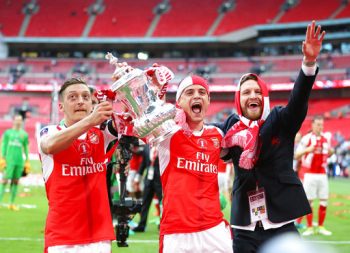 
Sự phấn khích của các cầu thủ Arsenal khi có được FA Cup
