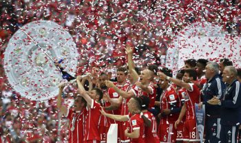 Bayern Munich vỡ òa trong ngày giương cao Đĩa bạc Bundesliga