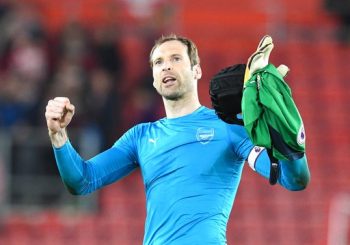 
Cech ăn mừng chiến thắng của Arsenal trước Southampton vào giữa tuần
