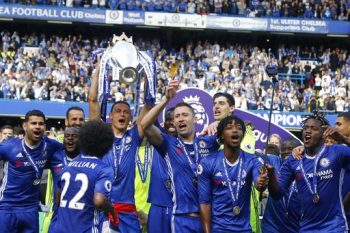 
Những kiểu ăn mừng chức vô địch rất khác nhau của các cầu thủ Chelsea
