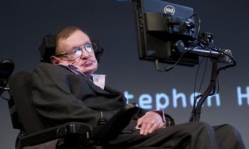 Ông hoàng vật lý Stephen Hawking. Ảnh: AFP.