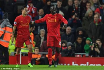 Sadio Mane xứng đáng tới từng xu với số tiền 34 triệu bảng Liverpool bỏ ra để đưa anh về Anfield. Ngoài tốc độ kinh hoàng, những pha đi bóng lắt léo, Sadio Mane còn phối hợp tốt với Firmino và Coutinho. Trong mùa giải vừa qua, cầu thủ người Senegal ghi tới 13 bàn (nhiều nhất CLB) dù anh chỉ ra sân 27 trận. Thực tế cho thấy khi Sadio Mane vắng mặt, Liverpool đã thi đấu rất chật vật.