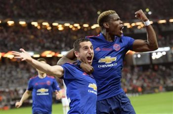 
Mkhitaryan và Pogba ăn mừng sau khi MU có được bàn thắng thứ hai
