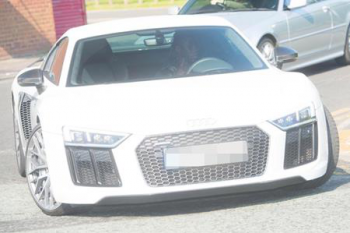 Bacary Sagna lại chọn lựa dòng xe Audi R8