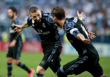 
Niềm vui của Benzema và Sergio Ramos
