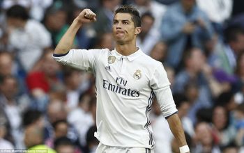 C.Ronaldo trở thành cầu thủ đầu tiên trong lịch sử Real Madrid cán cột mốc 400 bàn