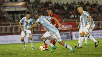 Trước U20 Argentina, U20 Việt Nam hoàn toàn lép vế... (ảnh: Trọng Vũ)