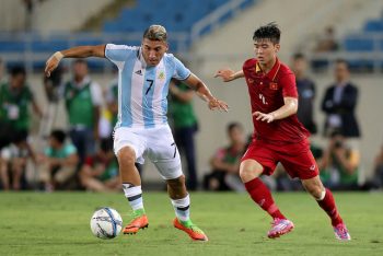 U23 Việt Nam bộc lộ nhiều điểm yếu trước U20 Argentina (ảnh: Gia Hưng)