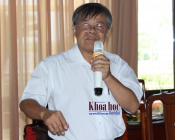 2.	Ông Vũ Duy Khiên - Giám đốc Trung tâm Khuyến công và Tư vấn phát triển công nghiệp Bình Phước tham gia đóng góp ý kiến tại hội thảo