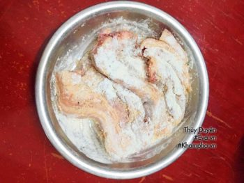 cuoi ngay vao bep co ngay mon thit ba roi chien kieu thai - 4