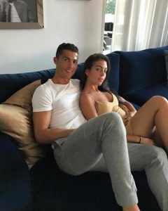 Bạn gái C.Ronaldo gần đây đang dính vào tin đồn bầu bí