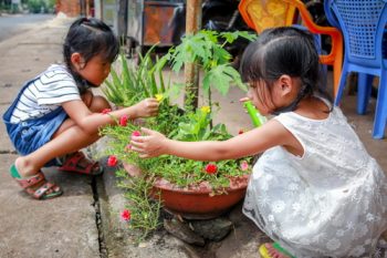 hai be gai bi trao nham o binh phuoc sau mot nam ve gia dinh hinh anh 2