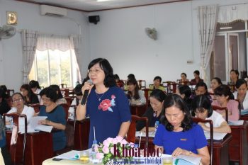 Thạc sĩ Nguyễn Thị Lan Hương - Chủ tịch Liên hiệp các hội Khoa học và Kỹ thuật tỉnh Bình Phước đóng góp ý kiến tại hội nghị