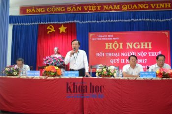 Lãnh đạo Cục Thuế tỉnh và một số ngành chức năng trả lời những vướng mắc của các doanh nghiệp về vấn đề thuế