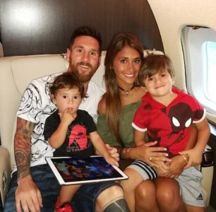 Messi đã trở lại sau kì nghỉ trăng mật