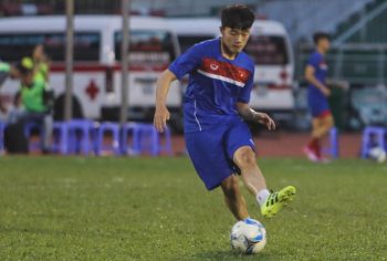 Đè bẹp Macau 8-1, U-22 VN chiếm ngôi đầu bảng