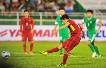 Đè bẹp Macau 8-1, U-22 VN chiếm ngôi đầu bảng