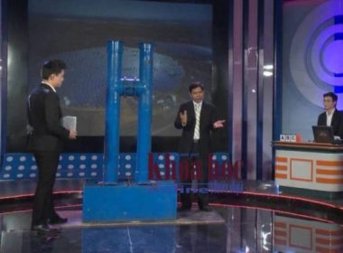 1.	Ông Ngô Văn Quýnh trình bày sản phẩm của mình tại sân chơi Sáng tạo Việt