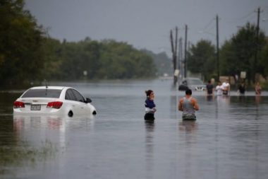 Houston tê liệt với cơn bão mạnh nhất trong nửa thế kỷ 