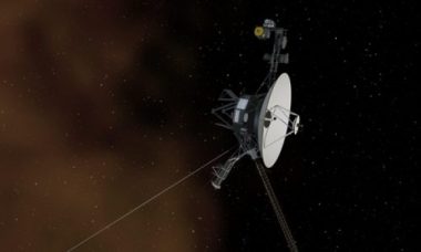 Voyager 1 truyền tín hiệu từ khoảng cách hàng tỷ km ngoài vũ trụ. Ảnh: NASA.