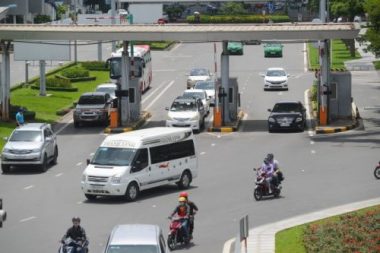 Thu phí sân bay căn cứ vào đâu, thu tới chừng nào? 