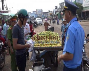 Đoàn công tác ra quân xử lý, lập lại trật tự đô thị trên tuyến đường quốc lộ 13 và quốc lộ 14 khu vực nội ô thị trấn Chơn Thành, huyện Chơn Thành, tỉnh Bình Phước 