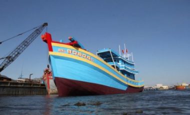 Đà Nẵng dùng ngân sách hỗ trợ ngư dân đóng tàu đánh cá - Ảnh 1.