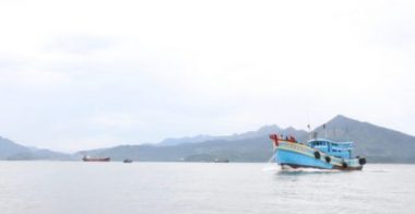 Đà Nẵng dùng ngân sách hỗ trợ ngư dân đóng tàu đánh cá - Ảnh 2.