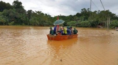 2 cán bộ biên phòng bị lũ cuốn mất tích, 6 người chết  - ảnh 4