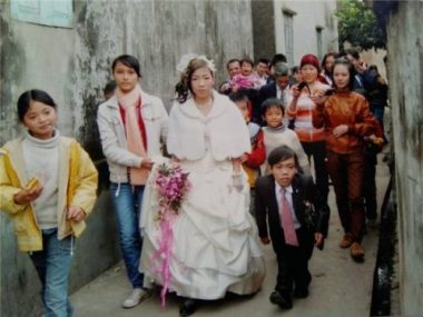 chuyen tinh &#34;cu ngo la mo&#34; cua chang trai ti hon ha noi va co vo cao gap doi chong - 2