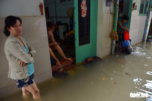 Mưa ngập, đỉa lội vào nhà dân - Ảnh 5.