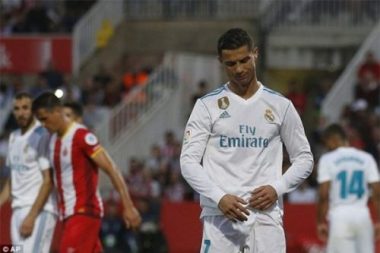 Ronaldo tịt ngòi, Real thua sốc, để Barca bỏ xa 8 điểm - Ảnh 7.