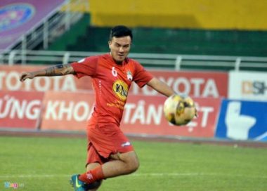 Cong Phuong treu dua khi Van Toan da hong penalty hinh anh 7