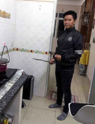 Cháu bé 10 tuổi bị bạo hành: Mẹ kế khai lý do đánh con chồng - Ảnh 2