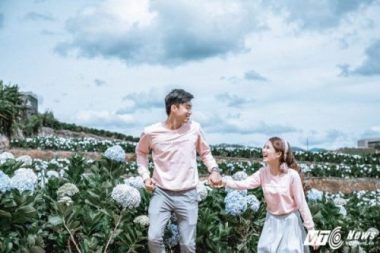 Anh cuoi tuyet dep giua vuon hoa cam tu cau cua cap doi Binh Phuoc hinh anh 11