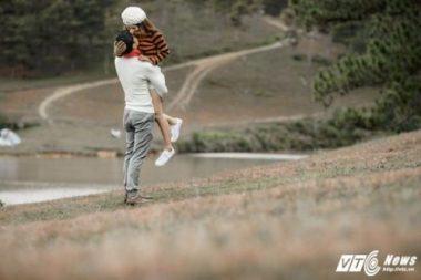 Anh cuoi tuyet dep giua vuon hoa cam tu cau cua cap doi Binh Phuoc hinh anh 14
