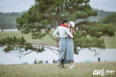 Anh cuoi tuyet dep giua vuon hoa cam tu cau cua cap doi Binh Phuoc hinh anh 17