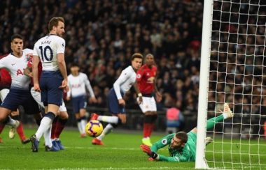 De Gea hét lương khủng ở lại MU, Arsenal bán tháo Ozil