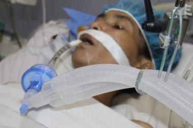 Mẹ đơn thân người dân tộc Mường nguy kịch vì suy tim nặng - Ảnh 4.