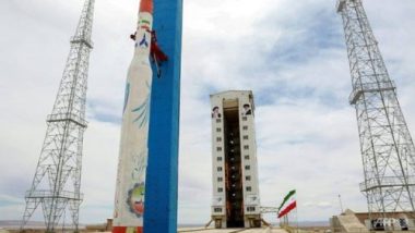 Mỹ giơ gậy cấm vận dọa Iran vì phóng vệ tinh - Ảnh 1.