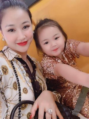 maya than tho ve nhieu lan cuoi hut sau khi dai gia kim cuong lo anh doan tu vo con hinh anh 2