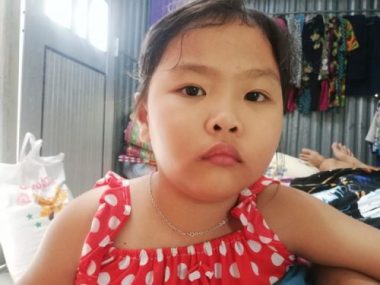 Cha náº±m liá»t giÆ°á»ng vÃ¬ tai náº¡n giao thÃ´ng, 2 con thÆ¡ má»t mÃ¹ tÆ°Æ¡ng lai - 7