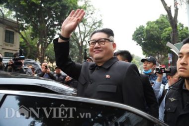 "ong donald trump, kim jong-un" bat ngo di dao tren pho ha noi hinh anh 7