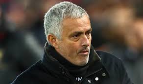 ranh roi khi that nghiep, mourinho lam dieu bat ngo o tran sieu kinh dien hinh anh 1